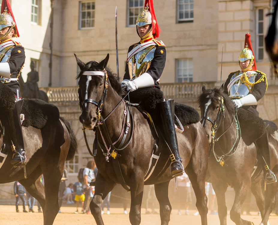 Cambio de la Guardia Real a caballo en la Horse Guards Parade — Londres